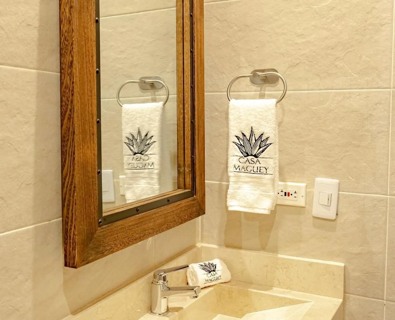 Oasis Colombomexicano En El Corazon De Cartagena 0*,